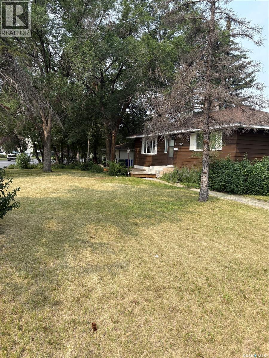 3742 Argyle Road, Regina, SK - Outdoor