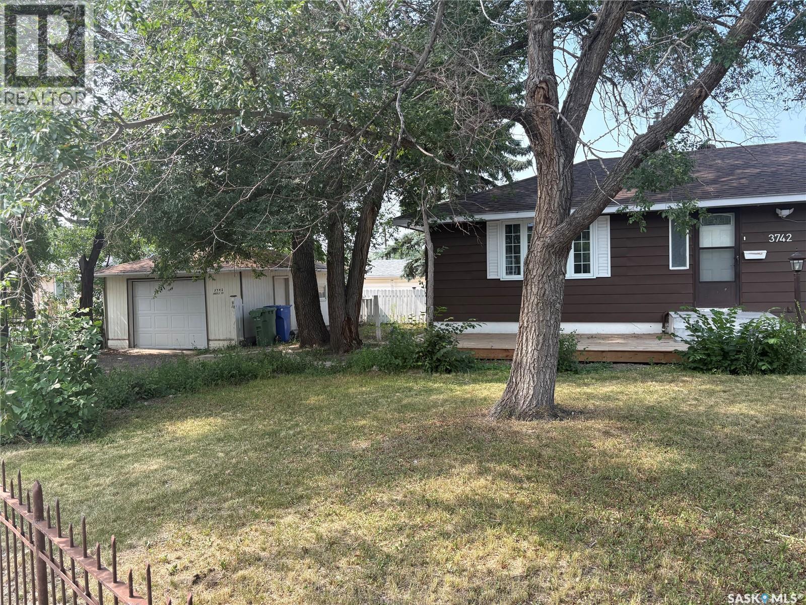 3742 Argyle Road, Regina, SK - Outdoor