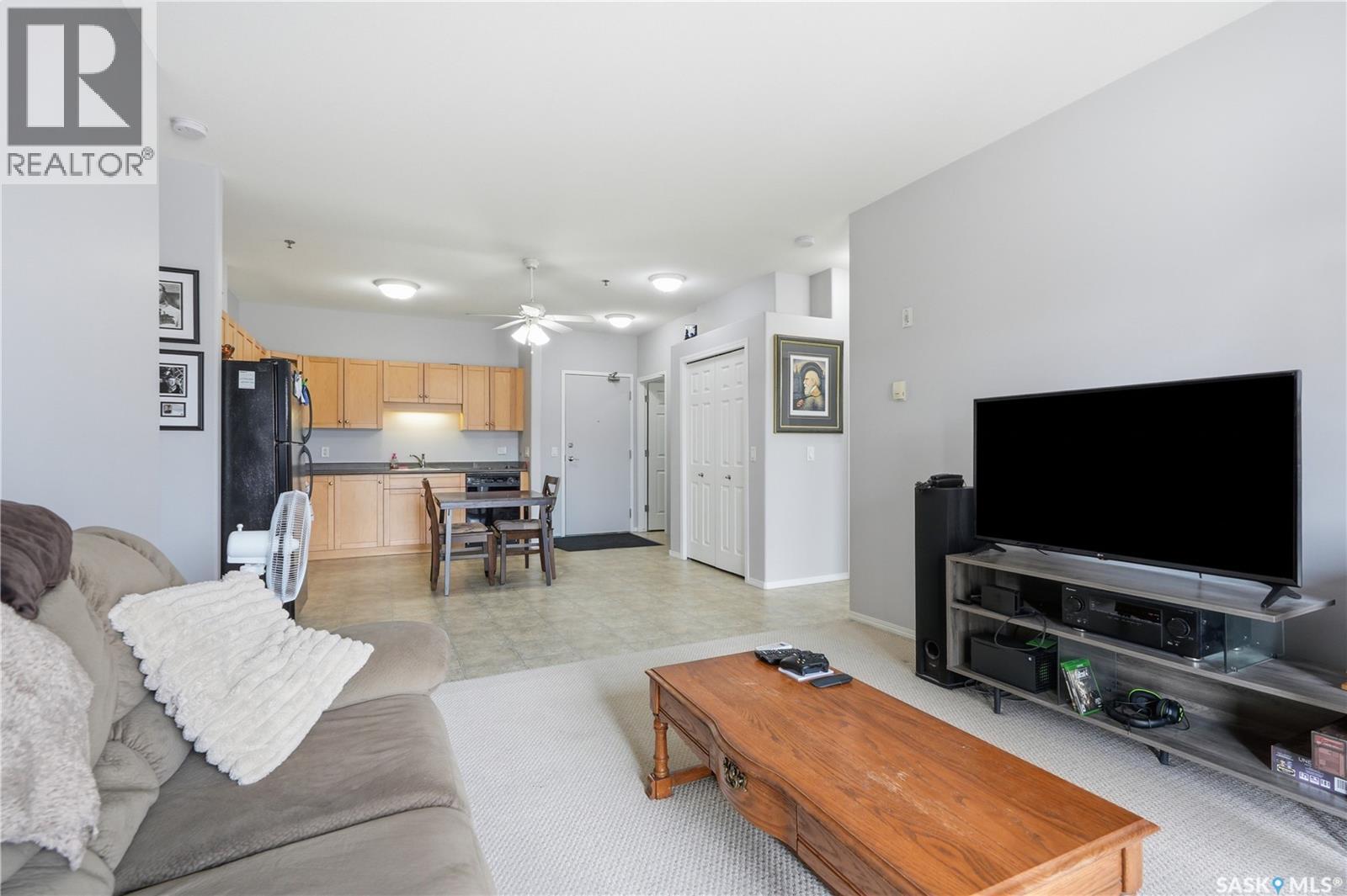 303 302 Nelson Road, Saskatoon, SK - Indoor Photo Showing Living Room