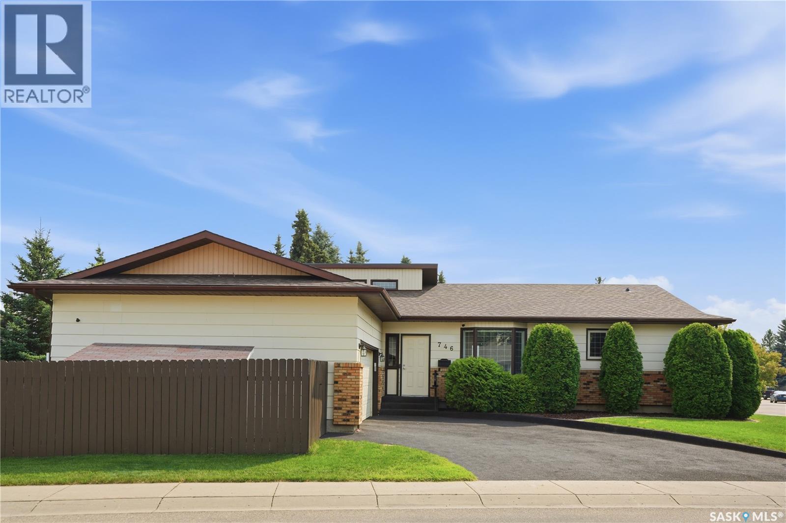 746 Wilkinson Way, Saskatoon, SK