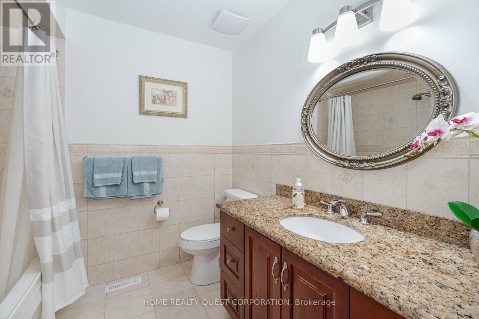 Renovated Main Bath - 4190 Bishopstoke Lane, Mississauga, ON - Indoor Photo Showing Bathroom