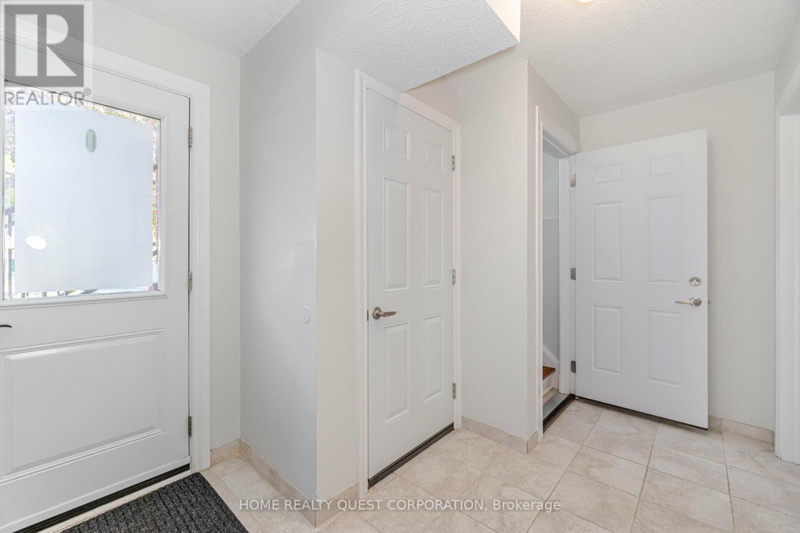 Separate Entrance to Basement (front of house) - 4190 Bishopstoke Lane, Mississauga, ON - Indoor Photo Showing Other Room