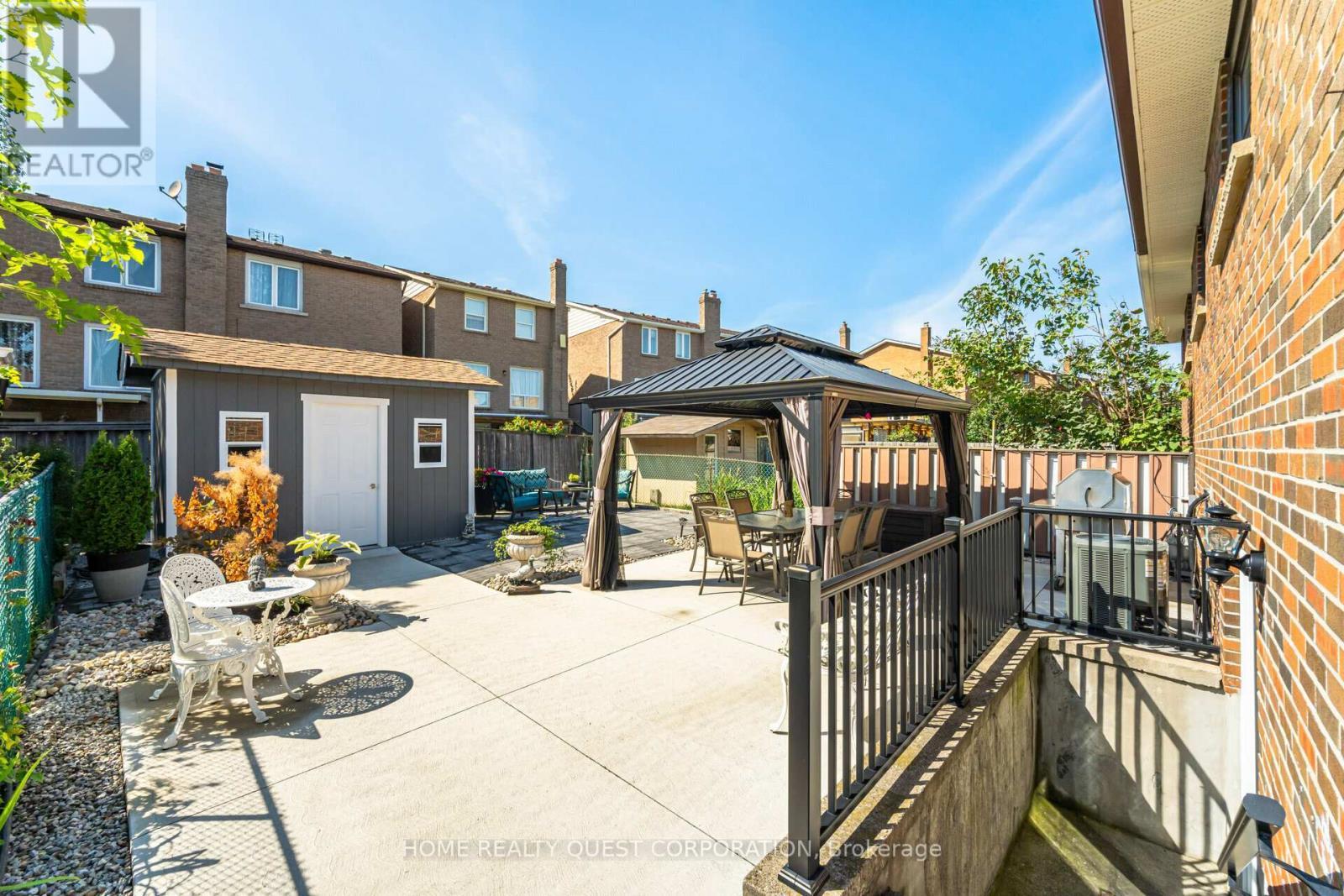 Landscaped Rear Yard - 4190 Bishopstoke Lane, Mississauga, ON - Outdoor