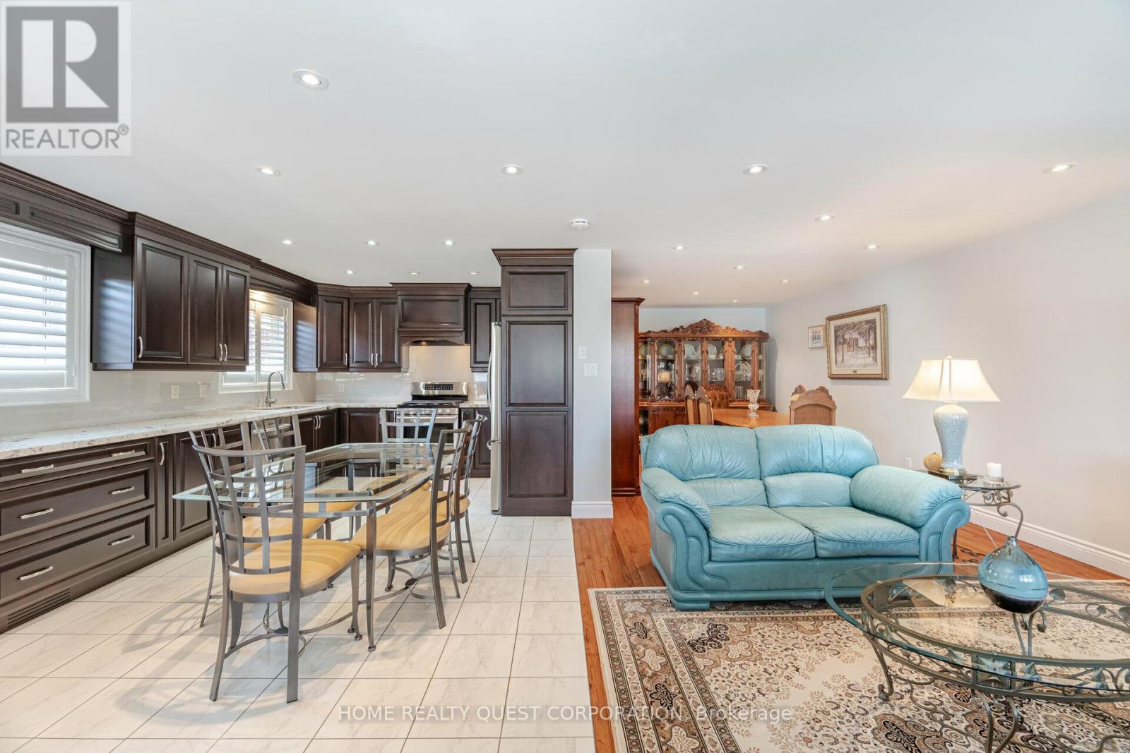 Open Concept Living - 4190 Bishopstoke Lane, Mississauga, ON - Indoor Photo Showing Living Room