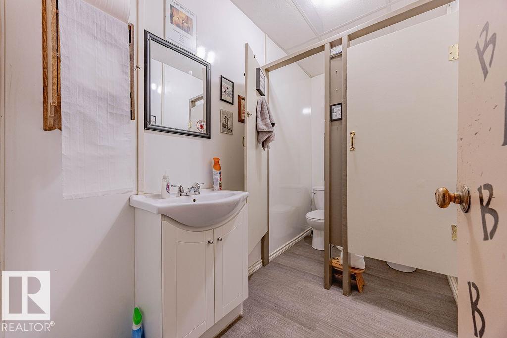 4912 50 St, Egremont, AB - Indoor Photo Showing Bathroom