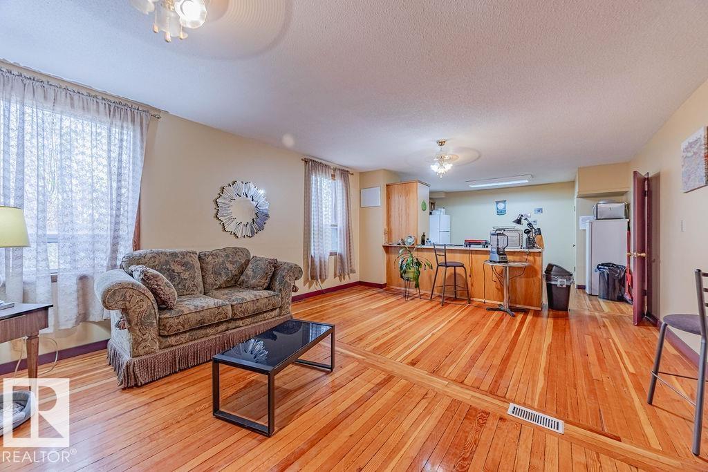 4912 50 St, Egremont, AB - Indoor Photo Showing Living Room