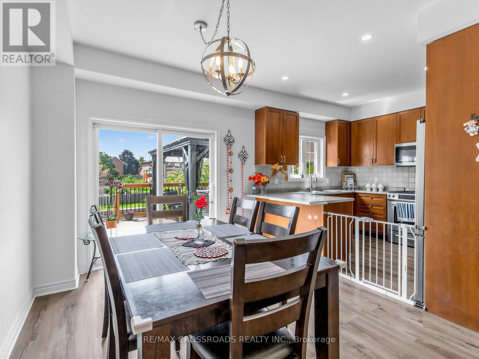 23 Worthview Drive S, Vaughan, ON - Indoor Photo Showing Dining Room