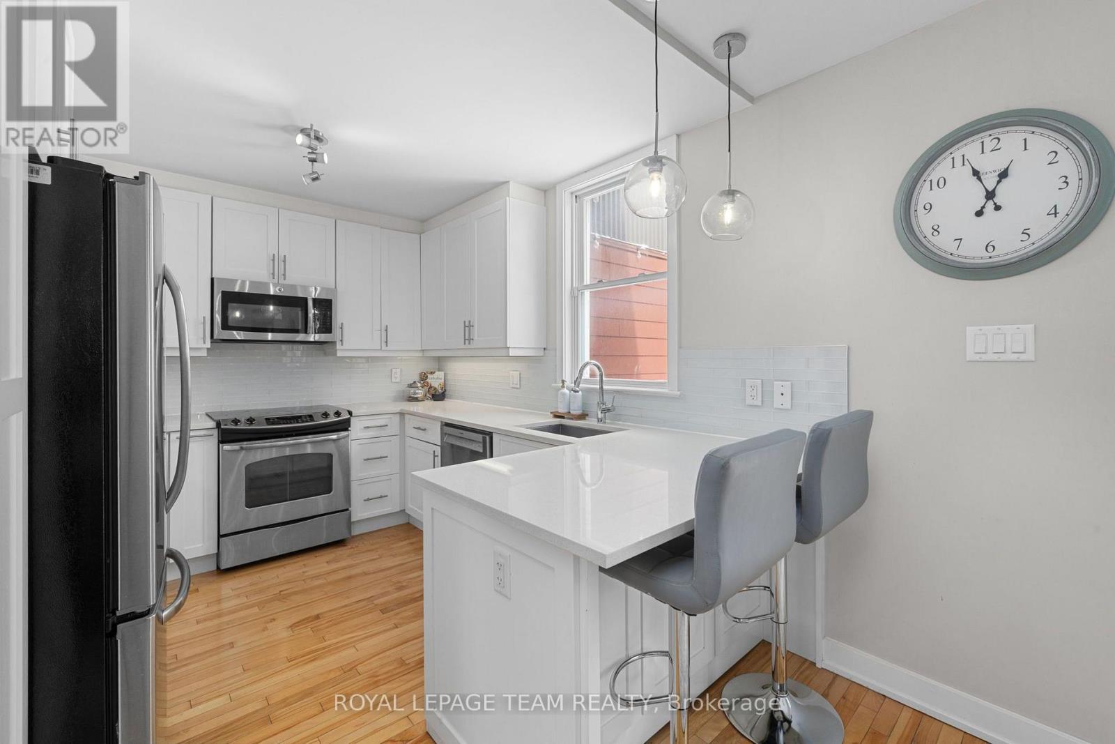 433 Dawson Avenue, Ottawa, ON - Indoor Photo Showing Kitchen
