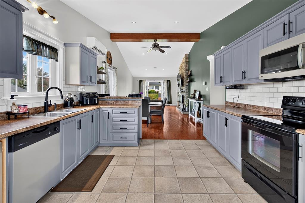 21 Fitzgerald Place, Bay Roberts, NL - Indoor Photo Showing Kitchen With Double Sink