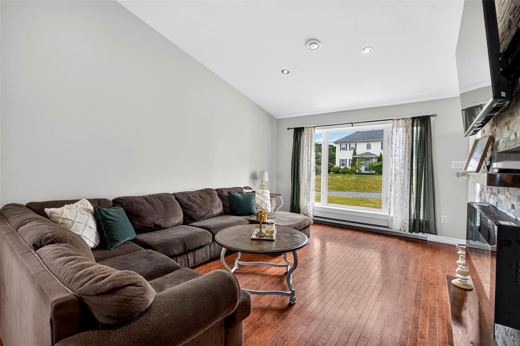 21 Fitzgerald Place, Bay Roberts, NL - Indoor Photo Showing Living Room