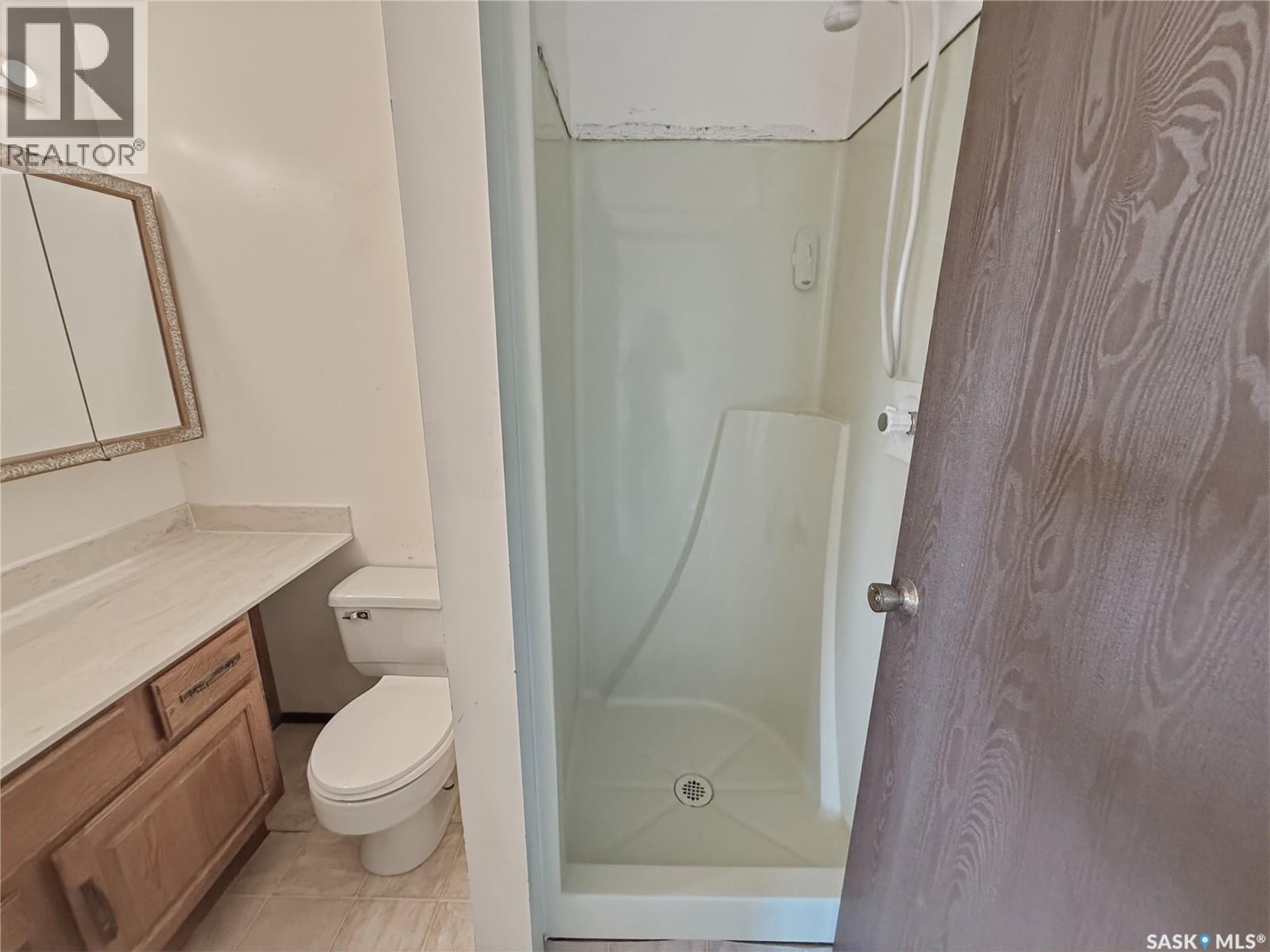 512 1St Street N, Cabri, SK - Indoor Photo Showing Bathroom