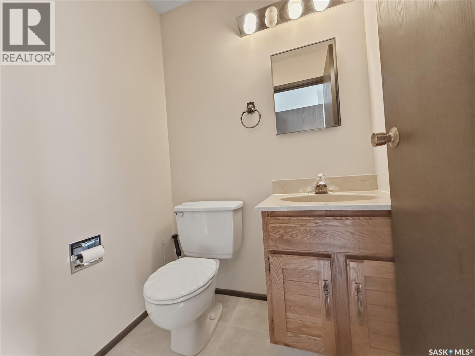 512 1St Street N, Cabri, SK - Indoor Photo Showing Bathroom