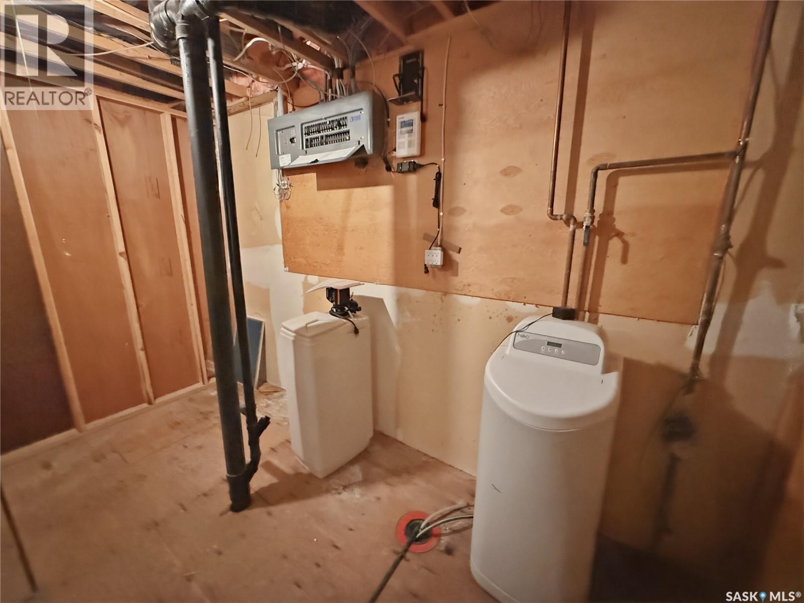 512 1St Street N, Cabri, SK - Indoor Photo Showing Basement
