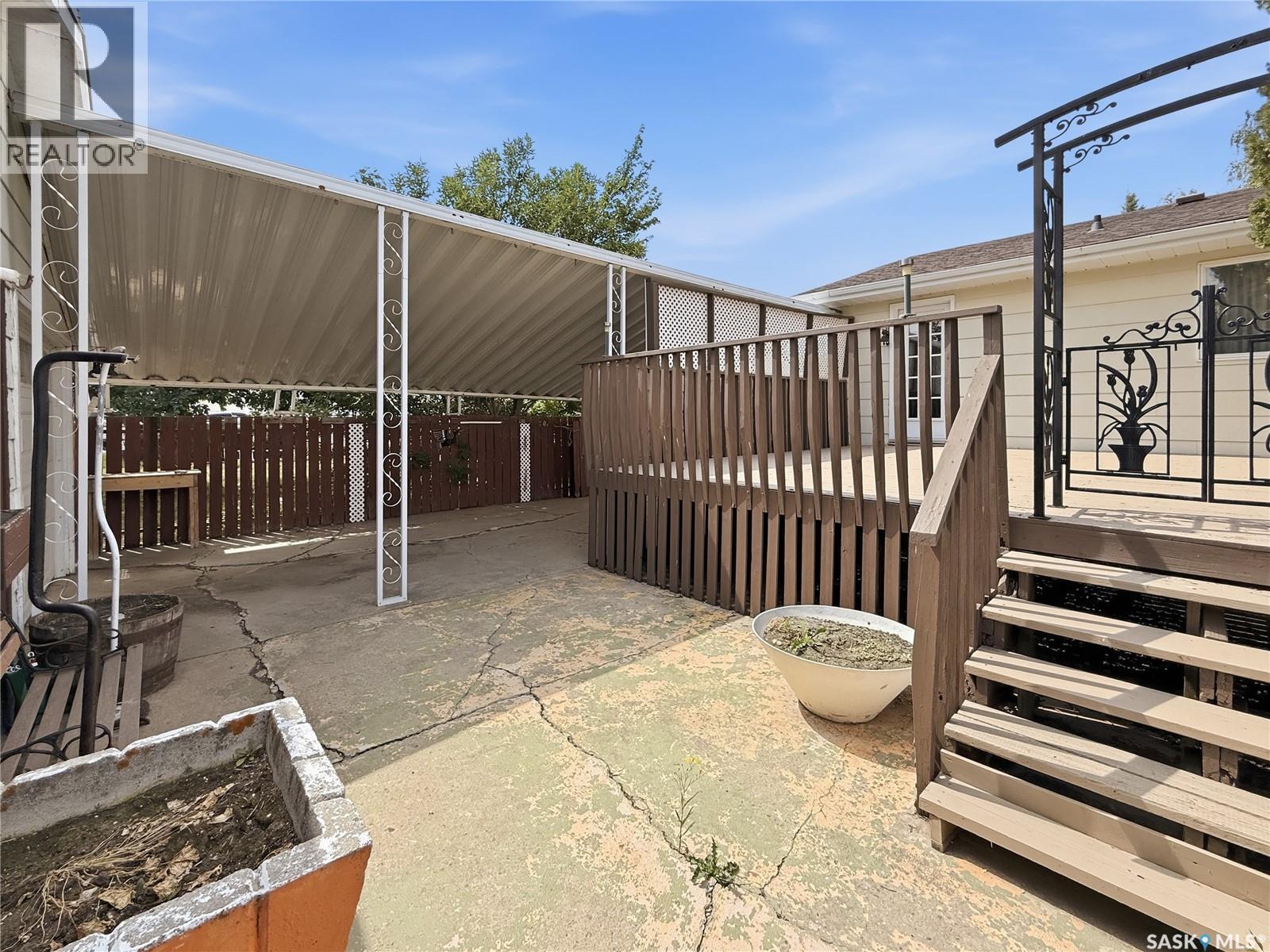512 1St Street N, Cabri, SK - Outdoor With Exterior