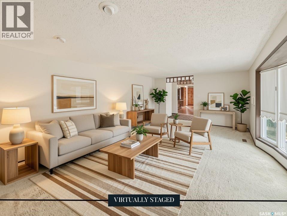 512 1St Street N, Cabri, SK - Indoor Photo Showing Living Room