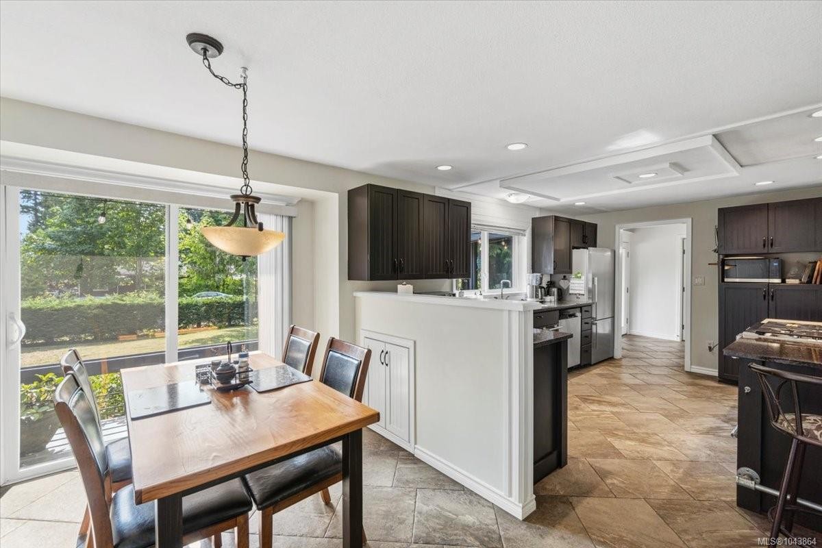 381 Dunsmuir Rd, Qualicum Beach, BC