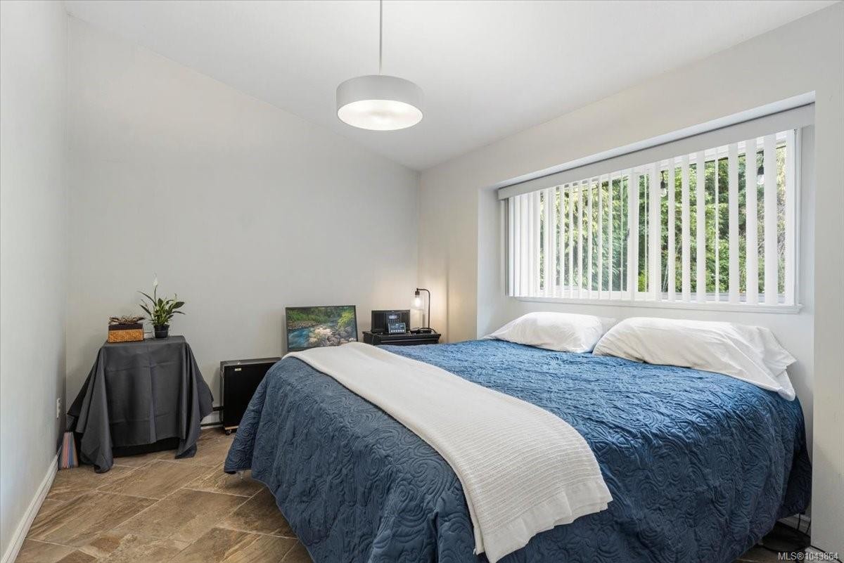 381 Dunsmuir Rd, Qualicum Beach, BC
