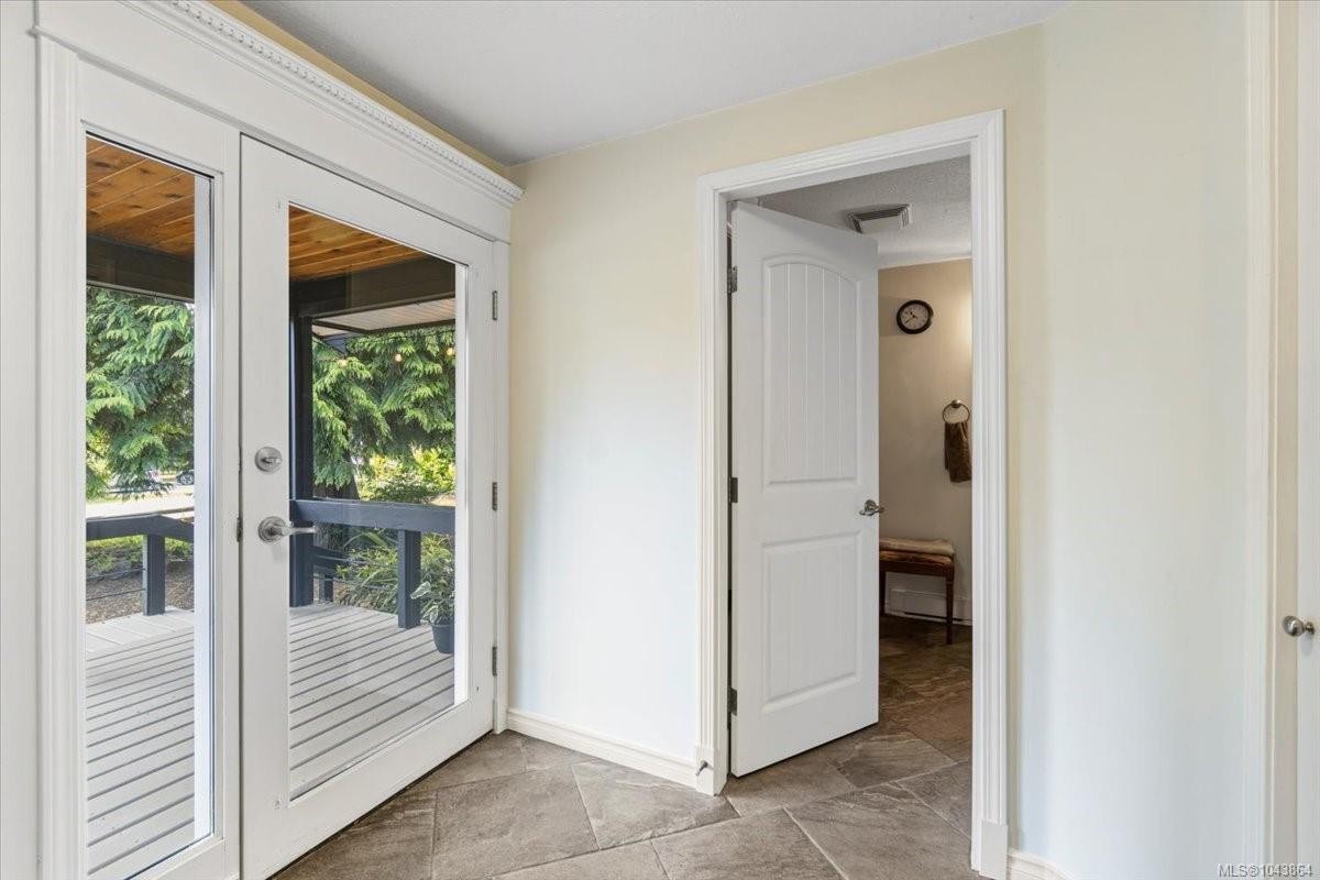 381 Dunsmuir Rd, Qualicum Beach, BC