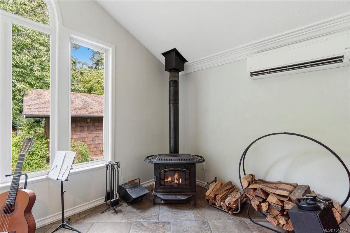 381 Dunsmuir Rd, Qualicum Beach, BC