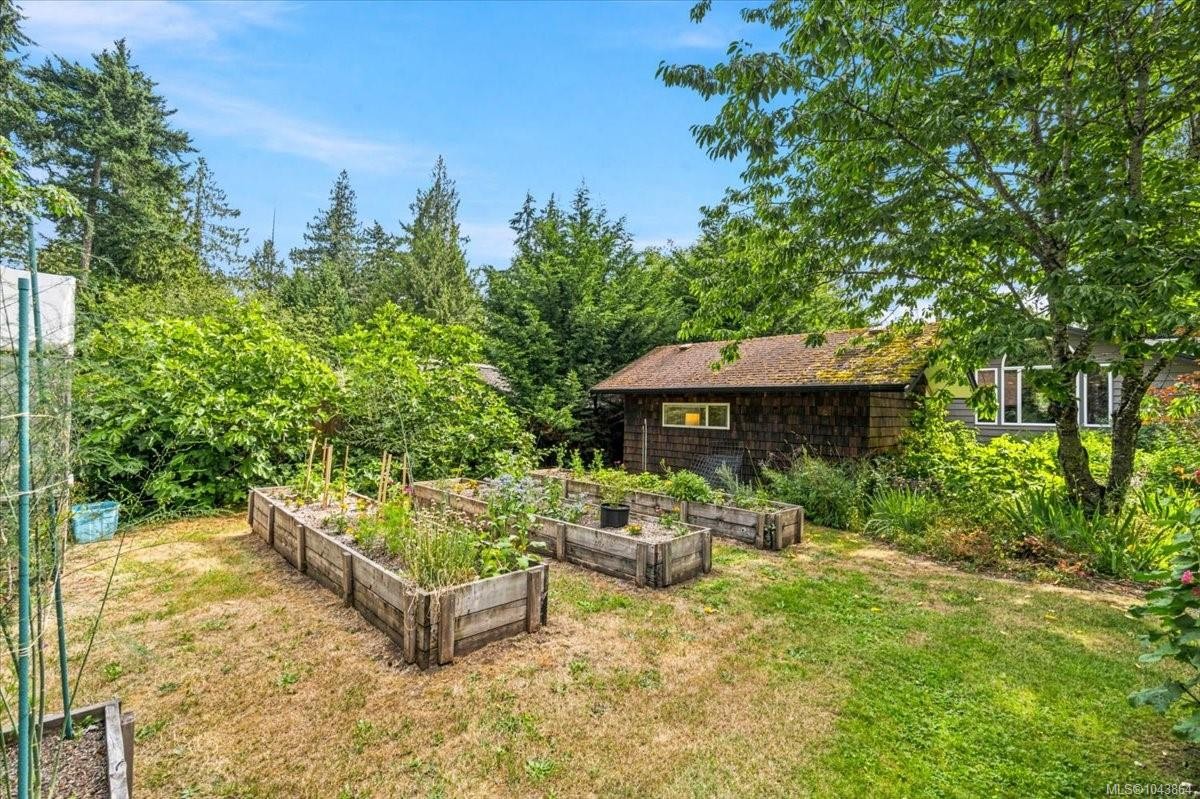 381 Dunsmuir Rd, Qualicum Beach, BC