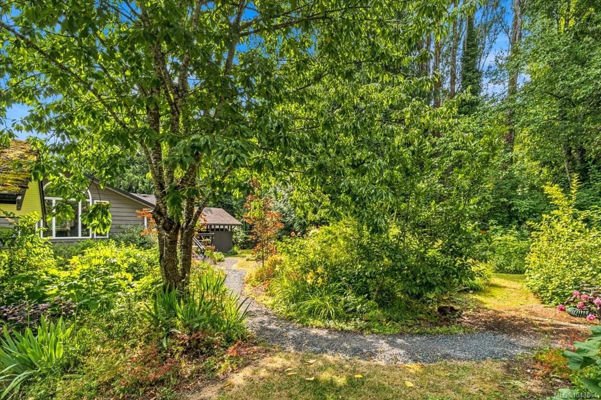 381 Dunsmuir Rd, Qualicum Beach, BC