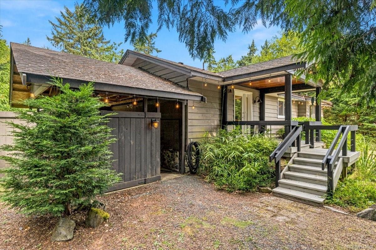 381 Dunsmuir Rd, Qualicum Beach, BC