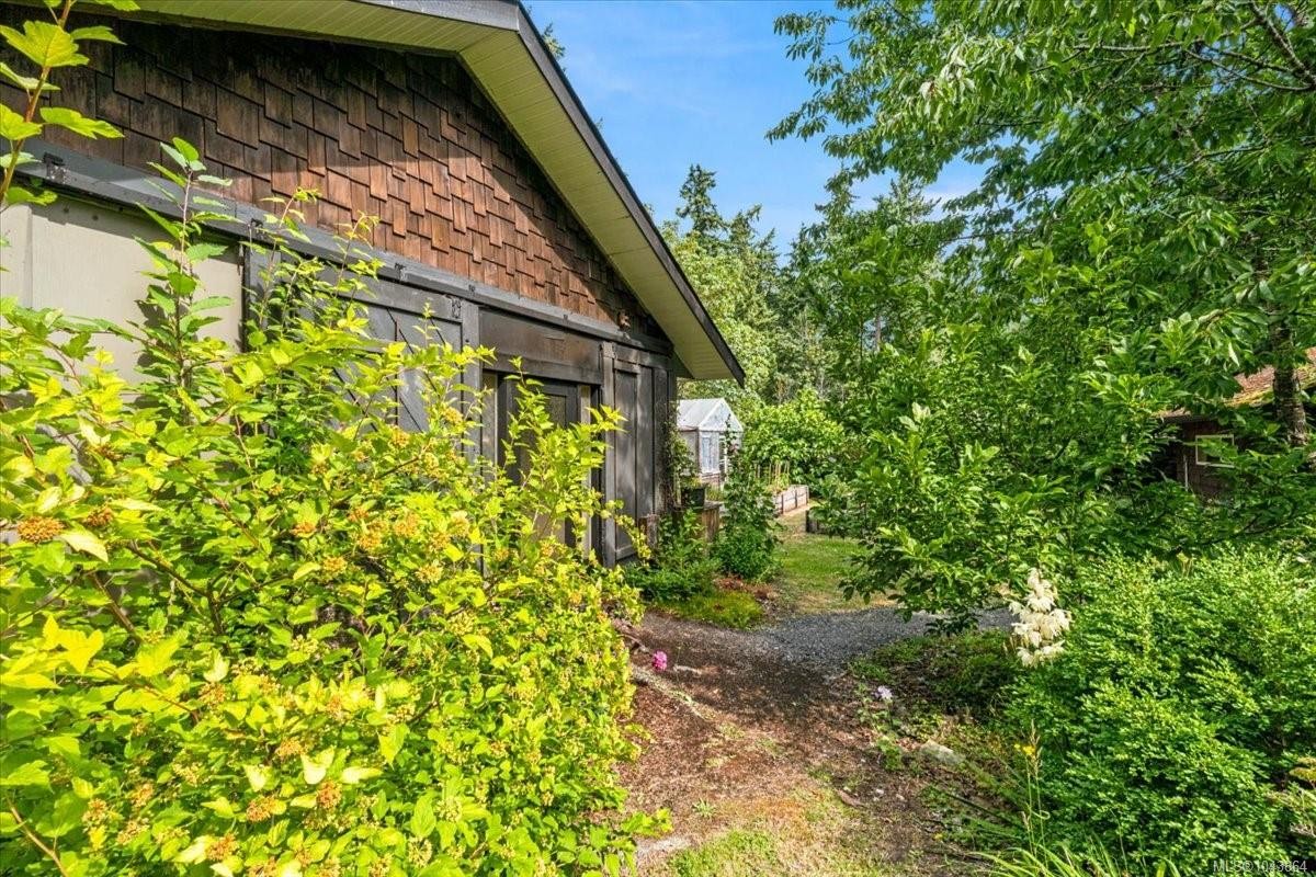 381 Dunsmuir Rd, Qualicum Beach, BC