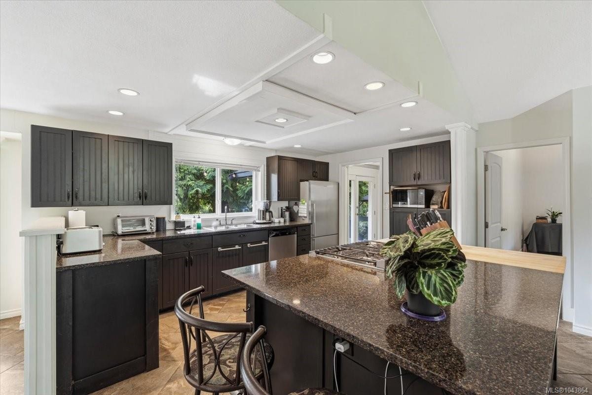 381 Dunsmuir Rd, Qualicum Beach, BC