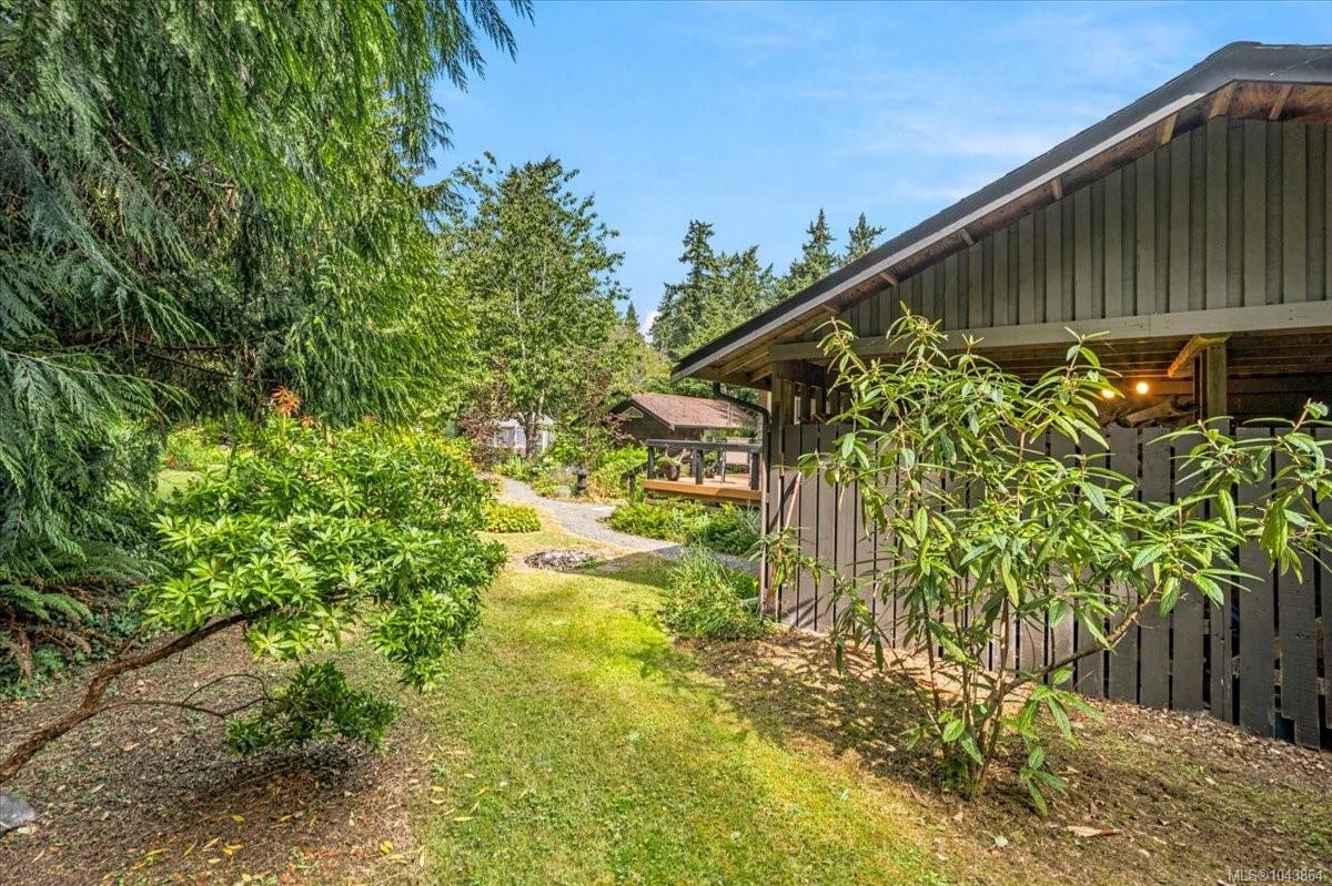 381 Dunsmuir Rd, Qualicum Beach, BC