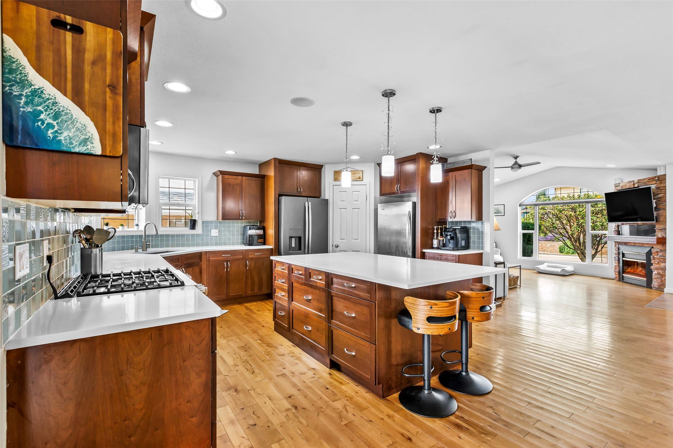 1901 Alder Street, Creston, BC - Indoor Photo Showing Kitchen With Upgraded Kitchen