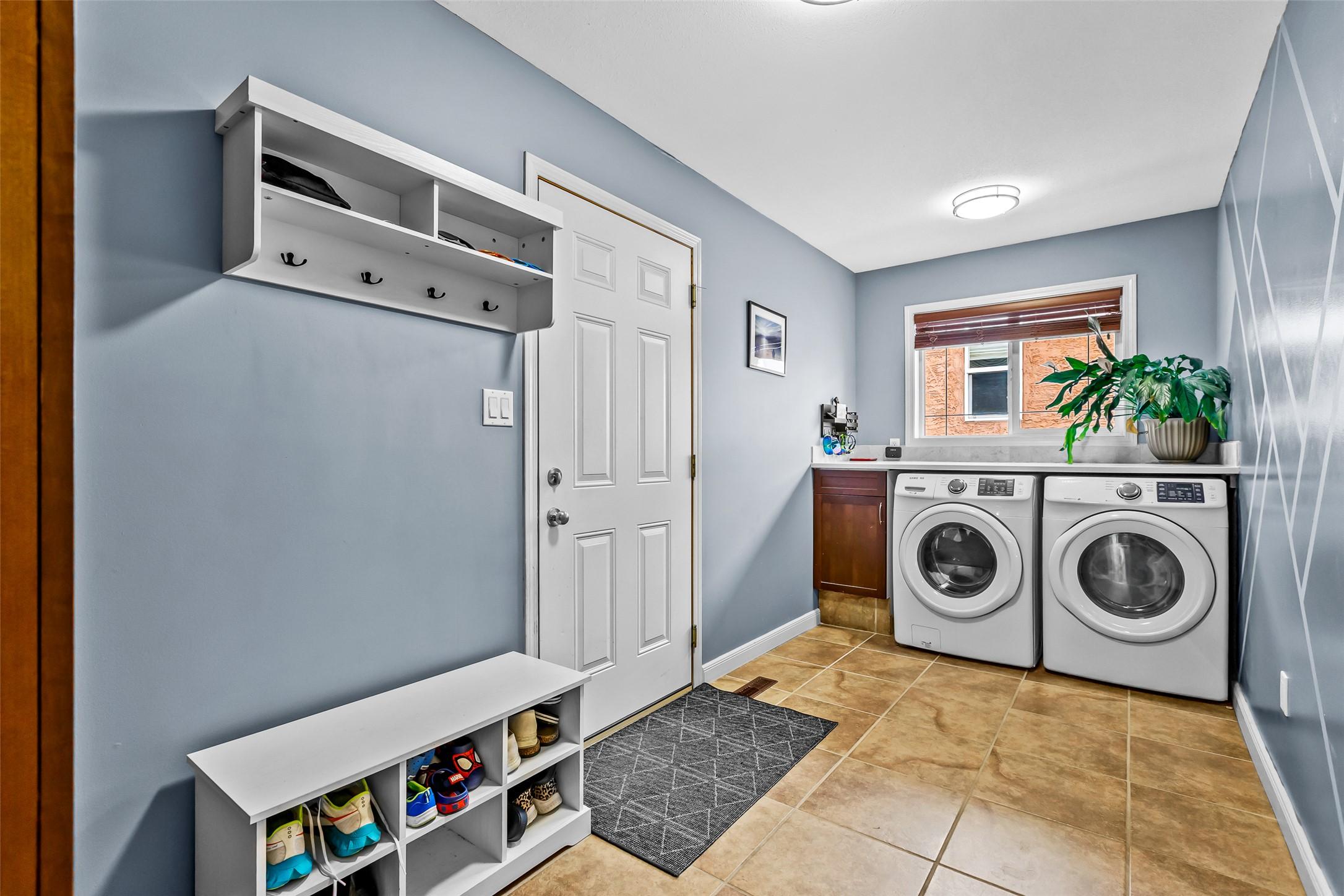 1901 Alder Street, Creston, BC - Indoor Photo Showing Laundry Room