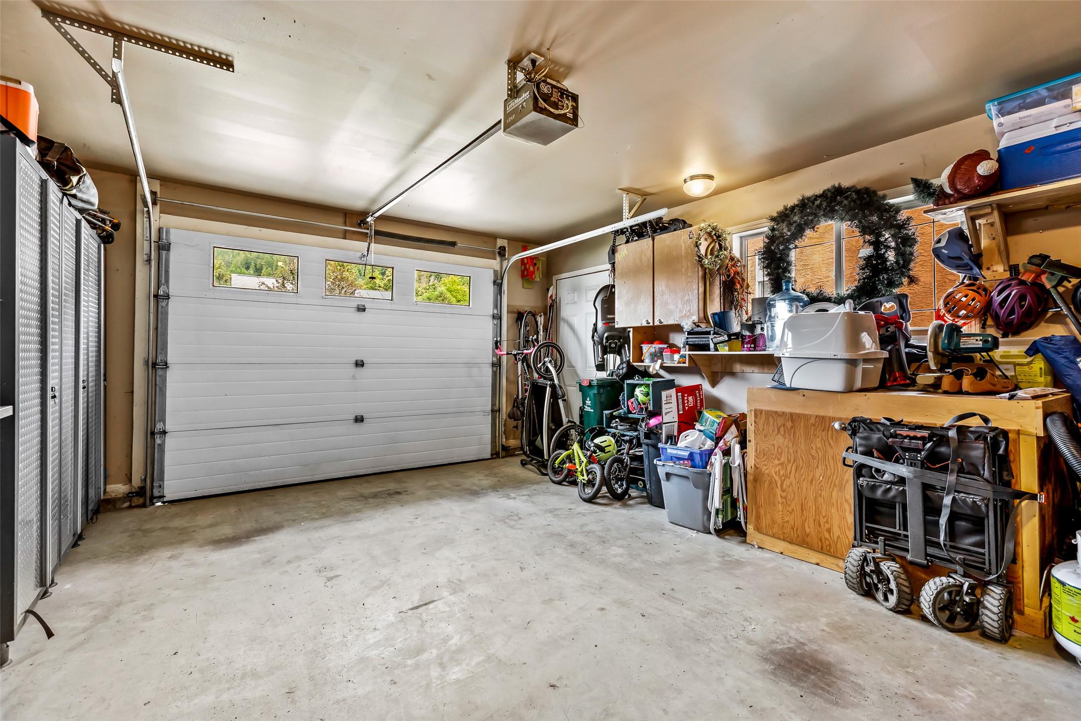 1901 Alder Street, Creston, BC - Indoor Photo Showing Garage