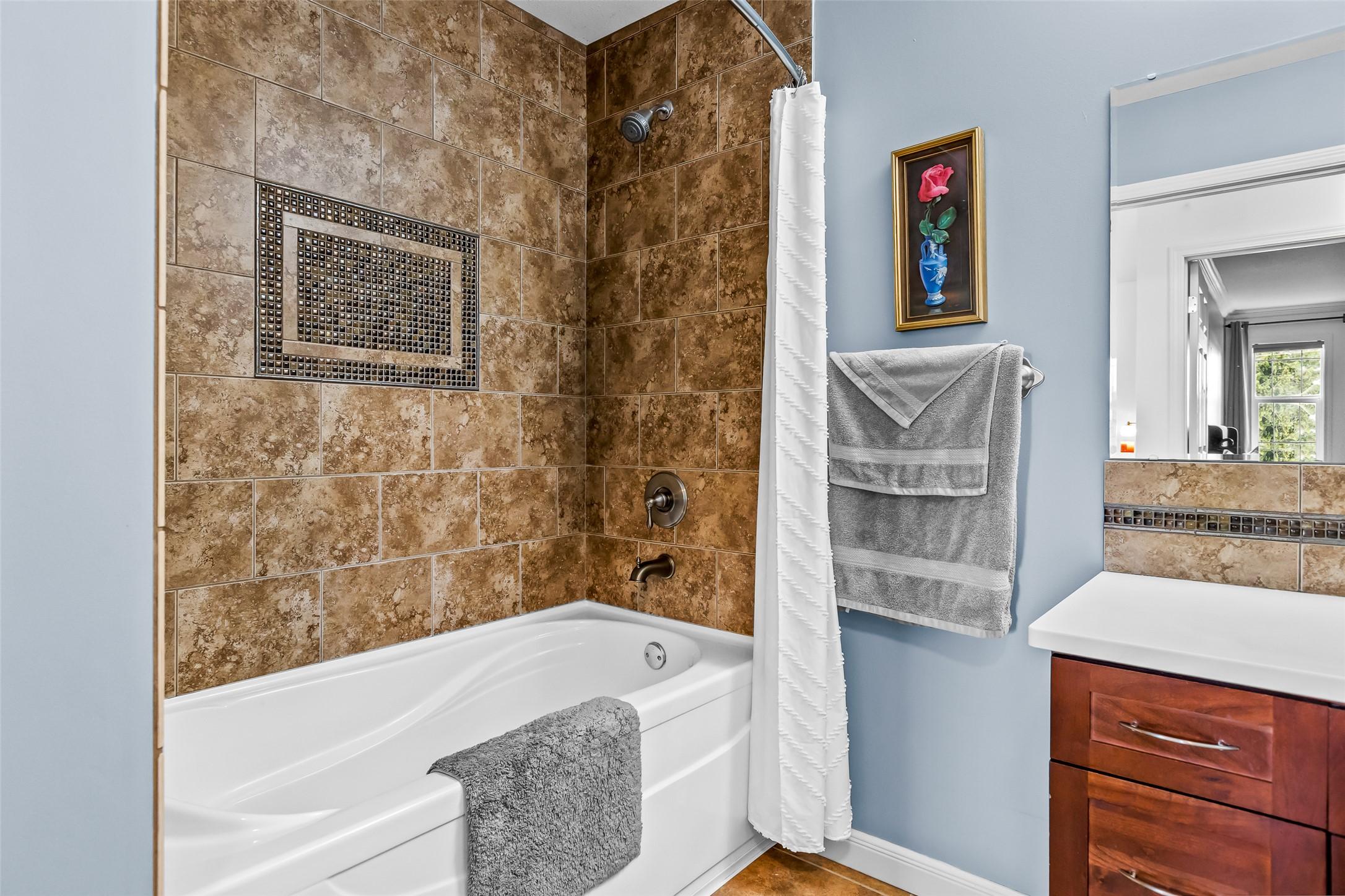 1901 Alder Street, Creston, BC - Indoor Photo Showing Bathroom