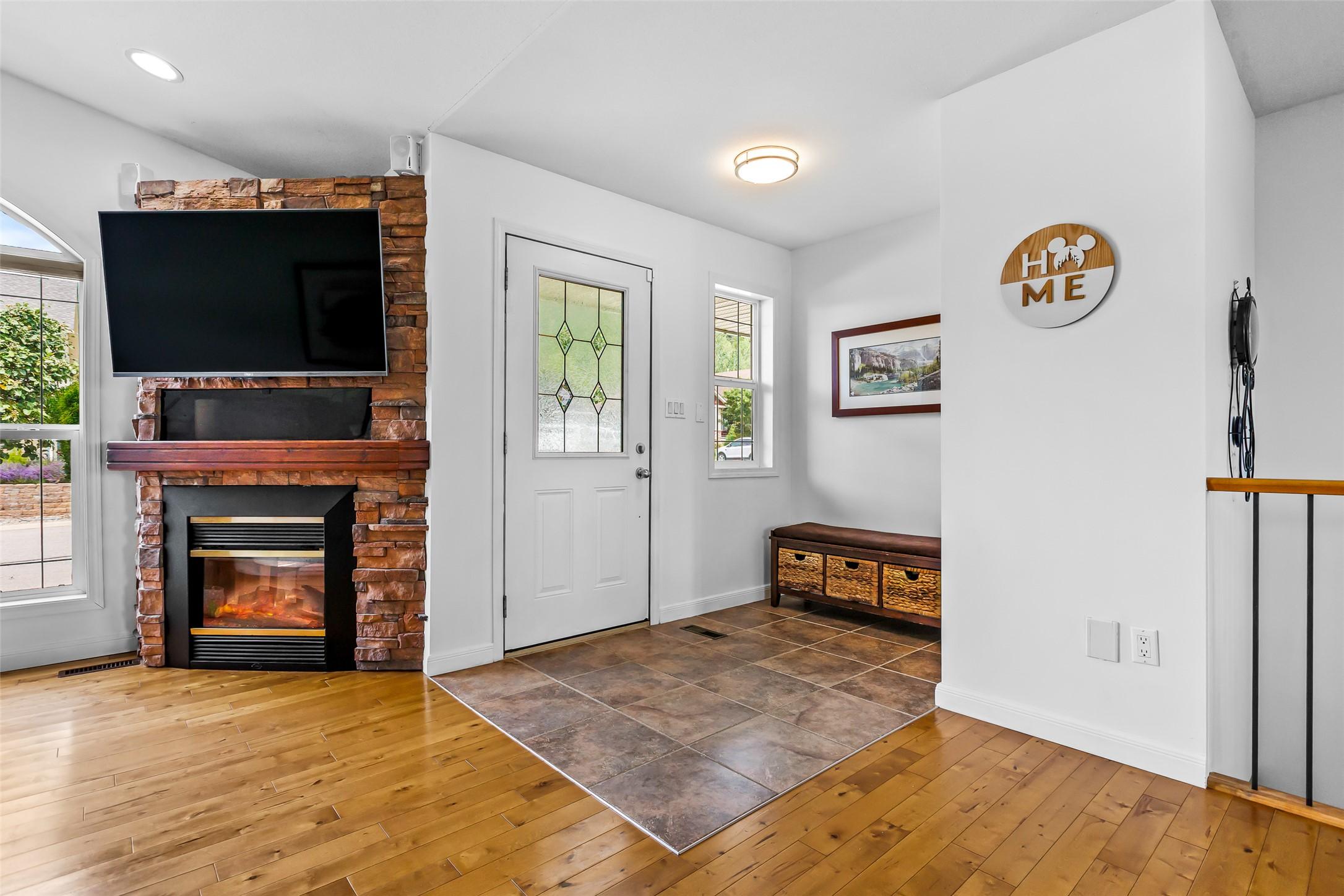 1901 Alder Street, Creston, BC - Indoor With Fireplace