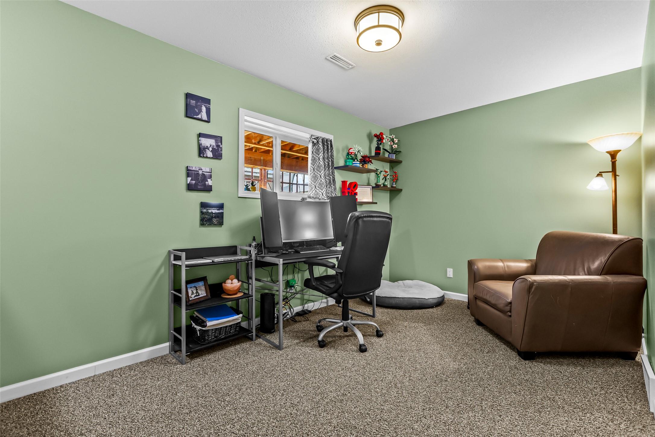 1901 Alder Street, Creston, BC - Indoor Photo Showing Other Room
