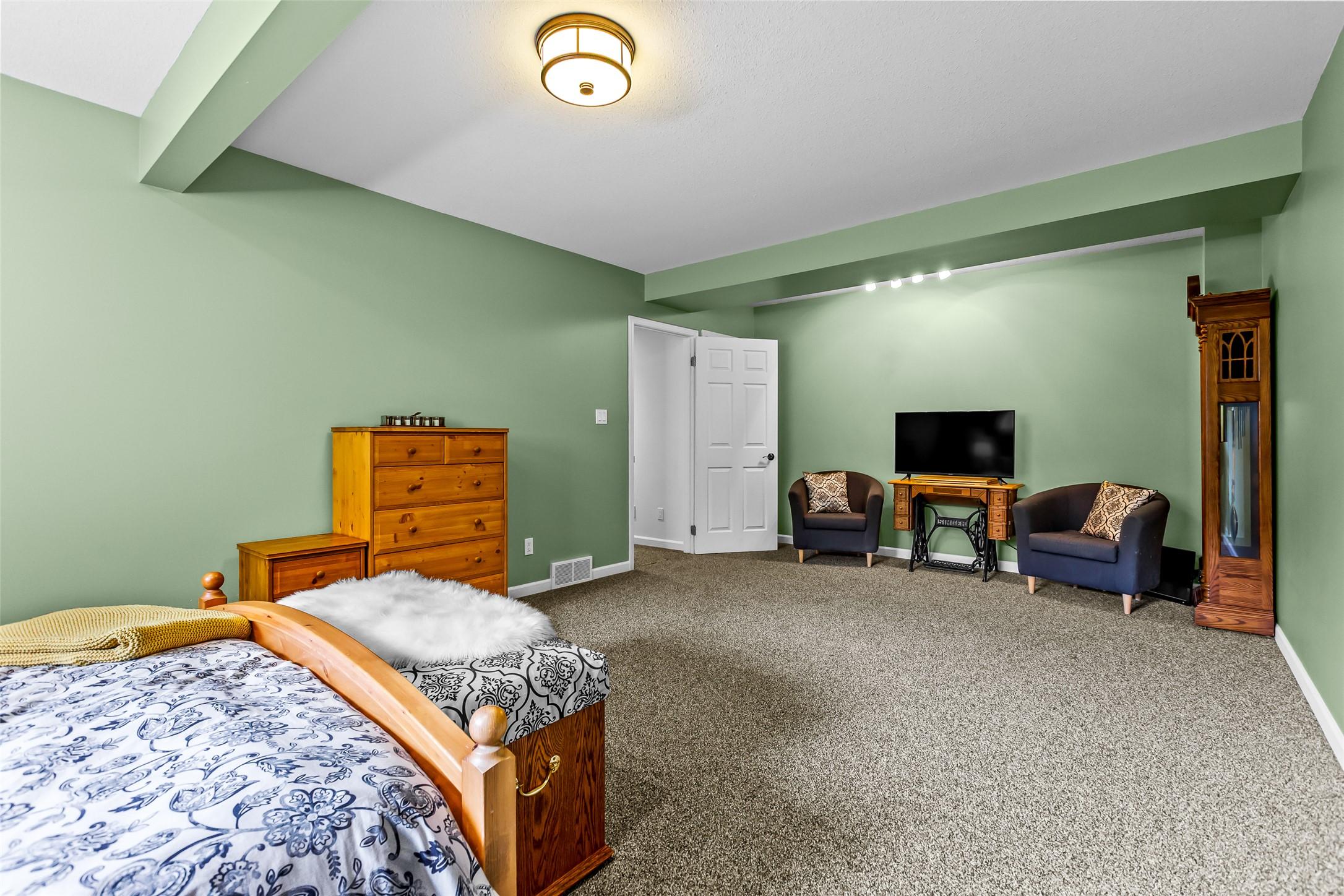 1901 Alder Street, Creston, BC - Indoor Photo Showing Bedroom