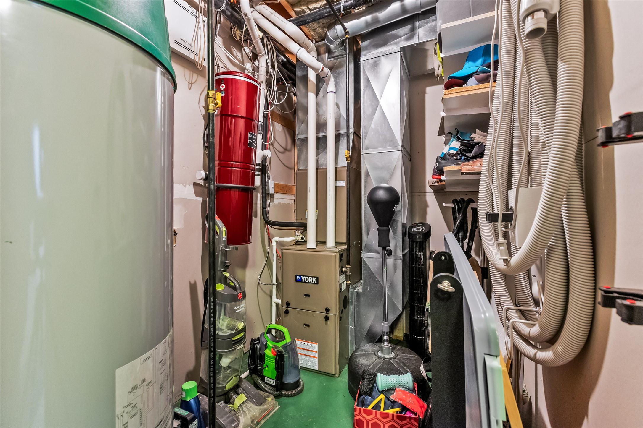1901 Alder Street, Creston, BC - Indoor Photo Showing Other Room