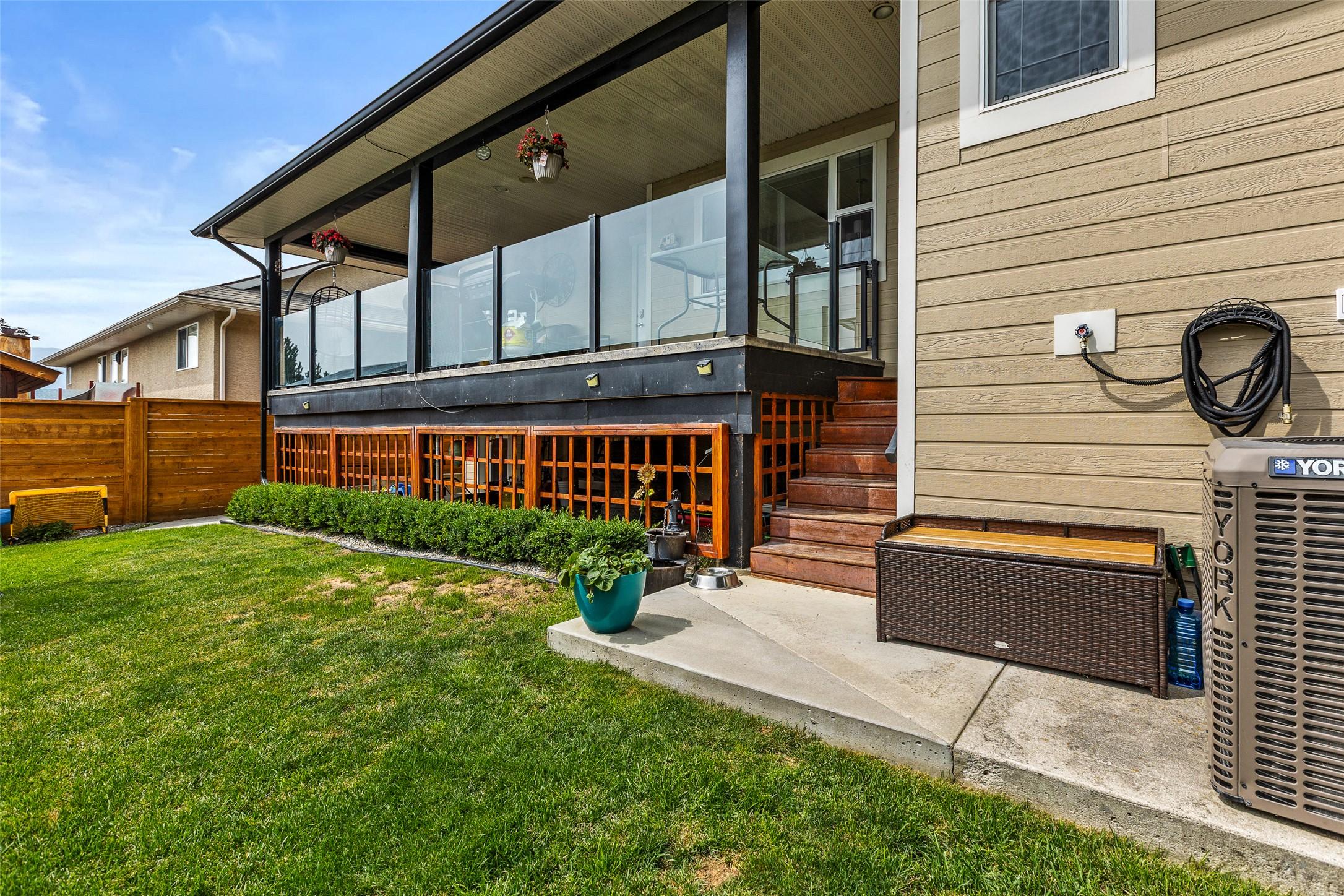1901 Alder Street, Creston, BC - Outdoor With Exterior