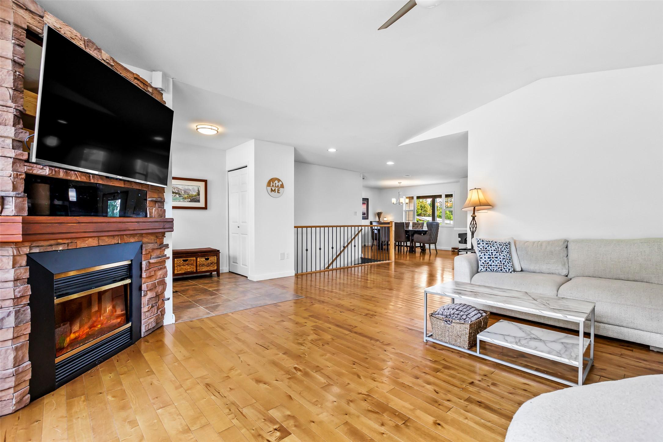 1901 Alder Street, Creston, BC - Indoor Photo Showing Living Room With Fireplace