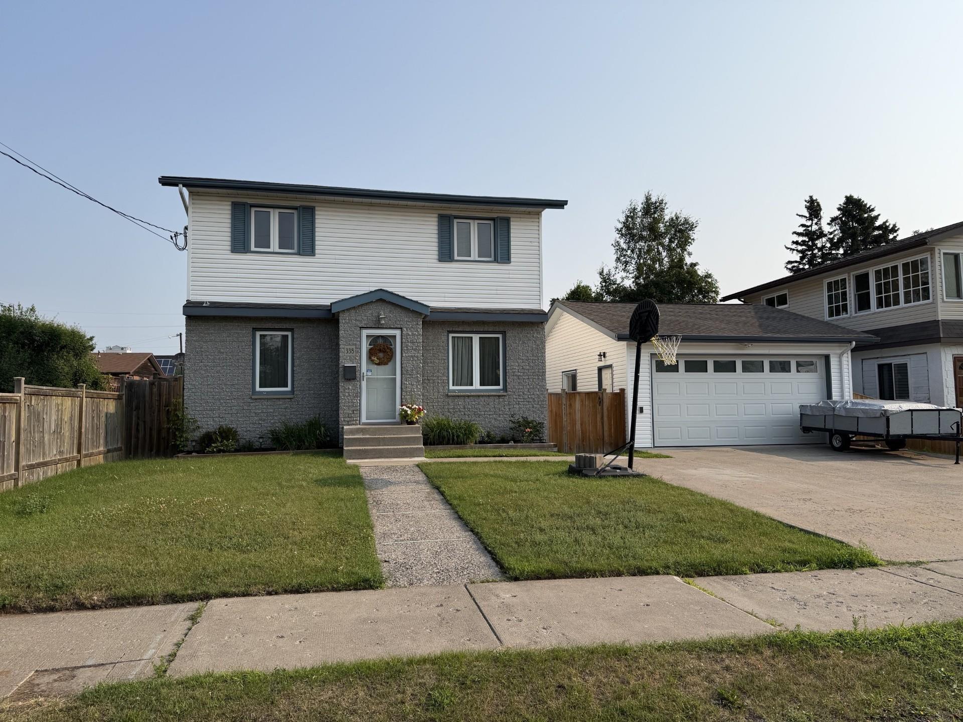 338 Dacre Street, Thunder Bay, ON - Outdoor With Facade