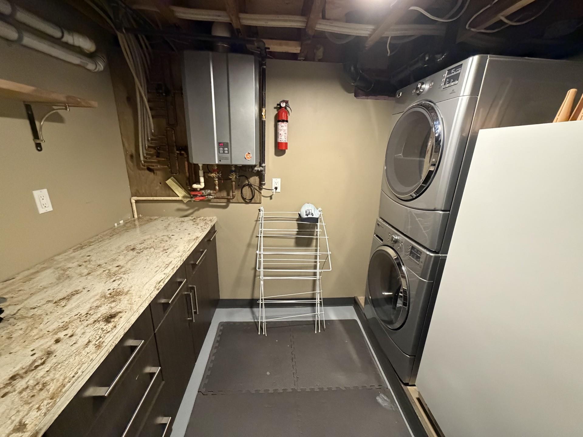 338 Dacre Street, Thunder Bay, ON - Indoor Photo Showing Laundry Room