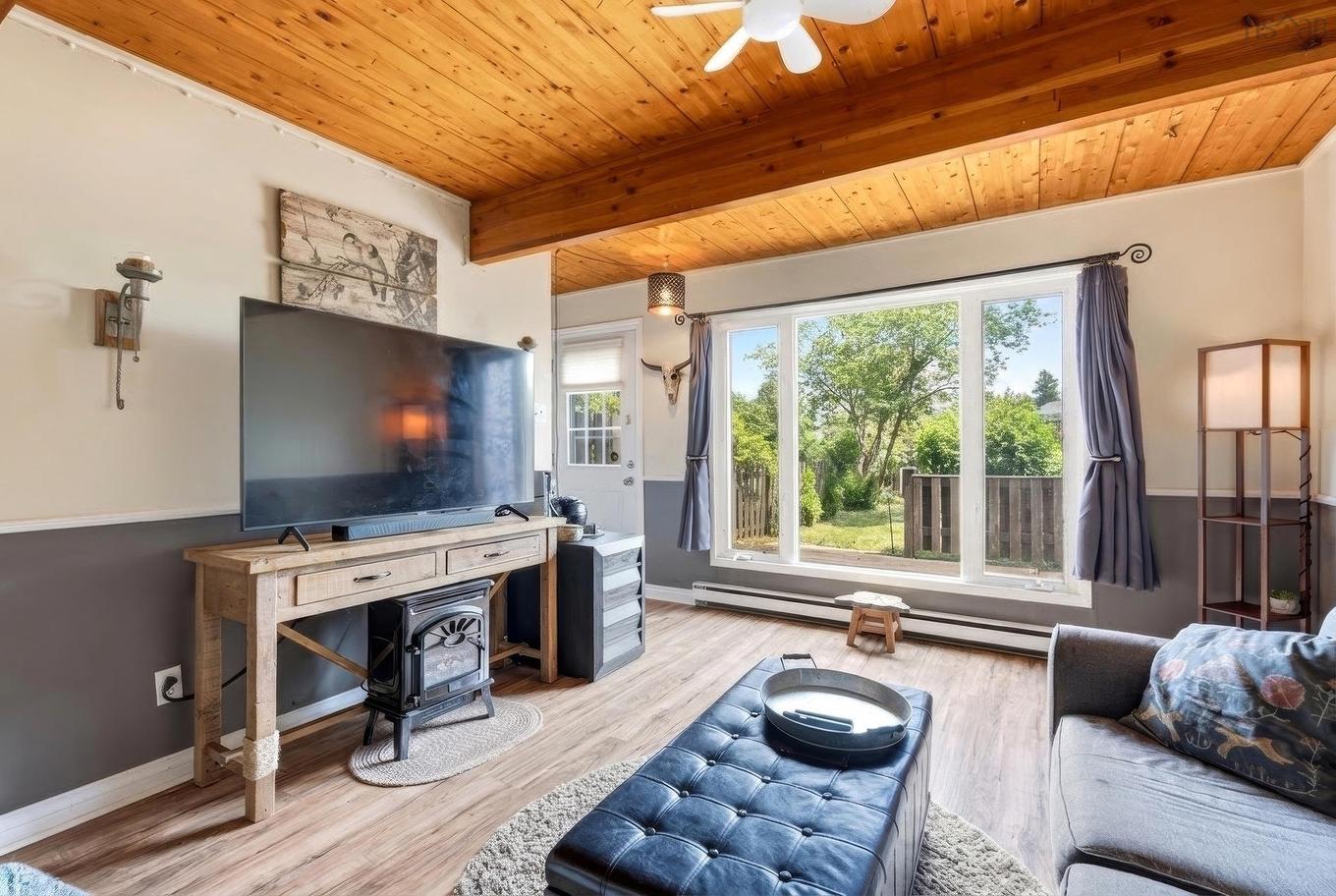 103 Bromley Road, Halifax, NS - Indoor Photo Showing Living Room
