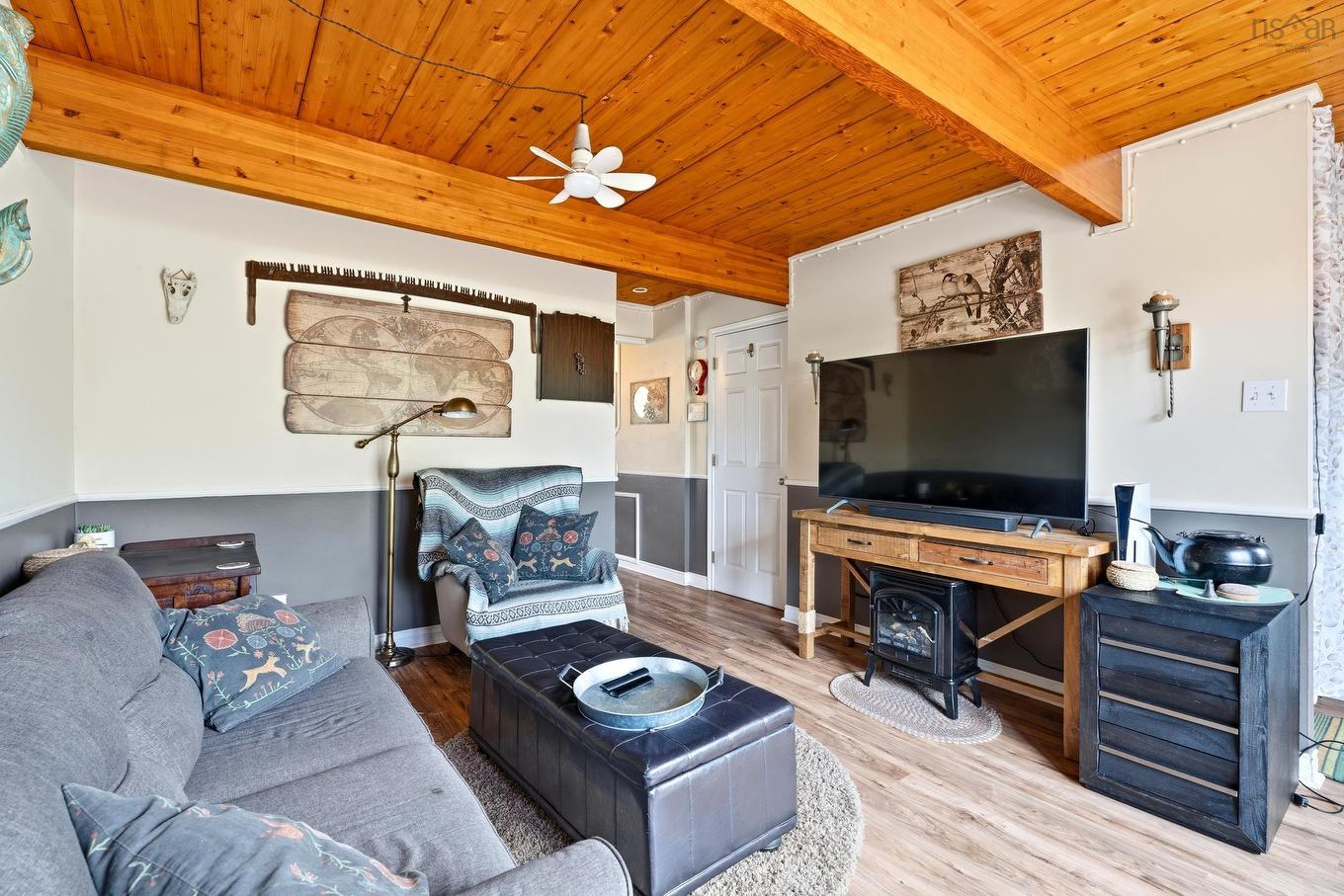 103 Bromley Road, Halifax, NS - Indoor Photo Showing Living Room
