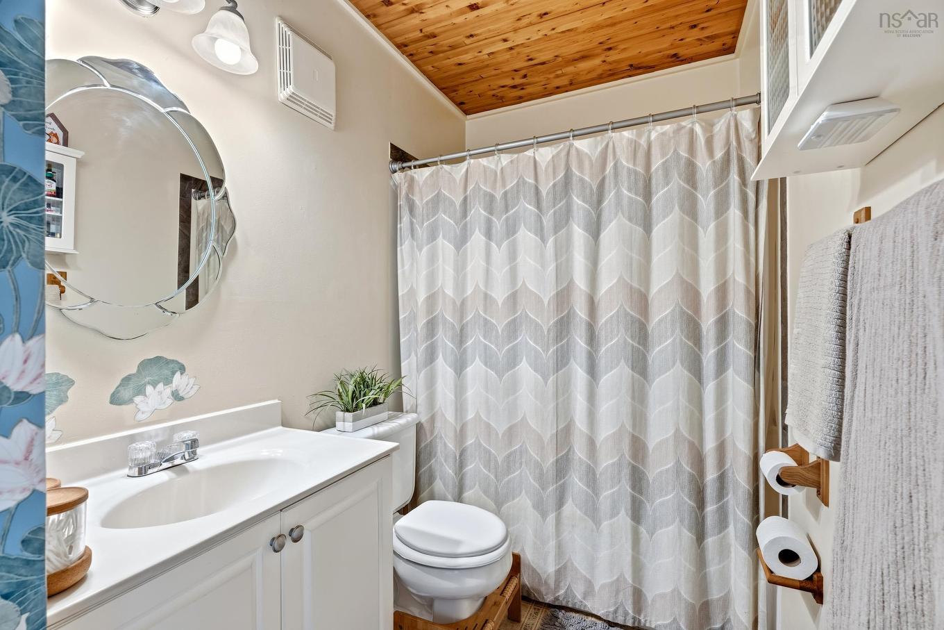 103 Bromley Road, Halifax, NS - Indoor Photo Showing Bathroom