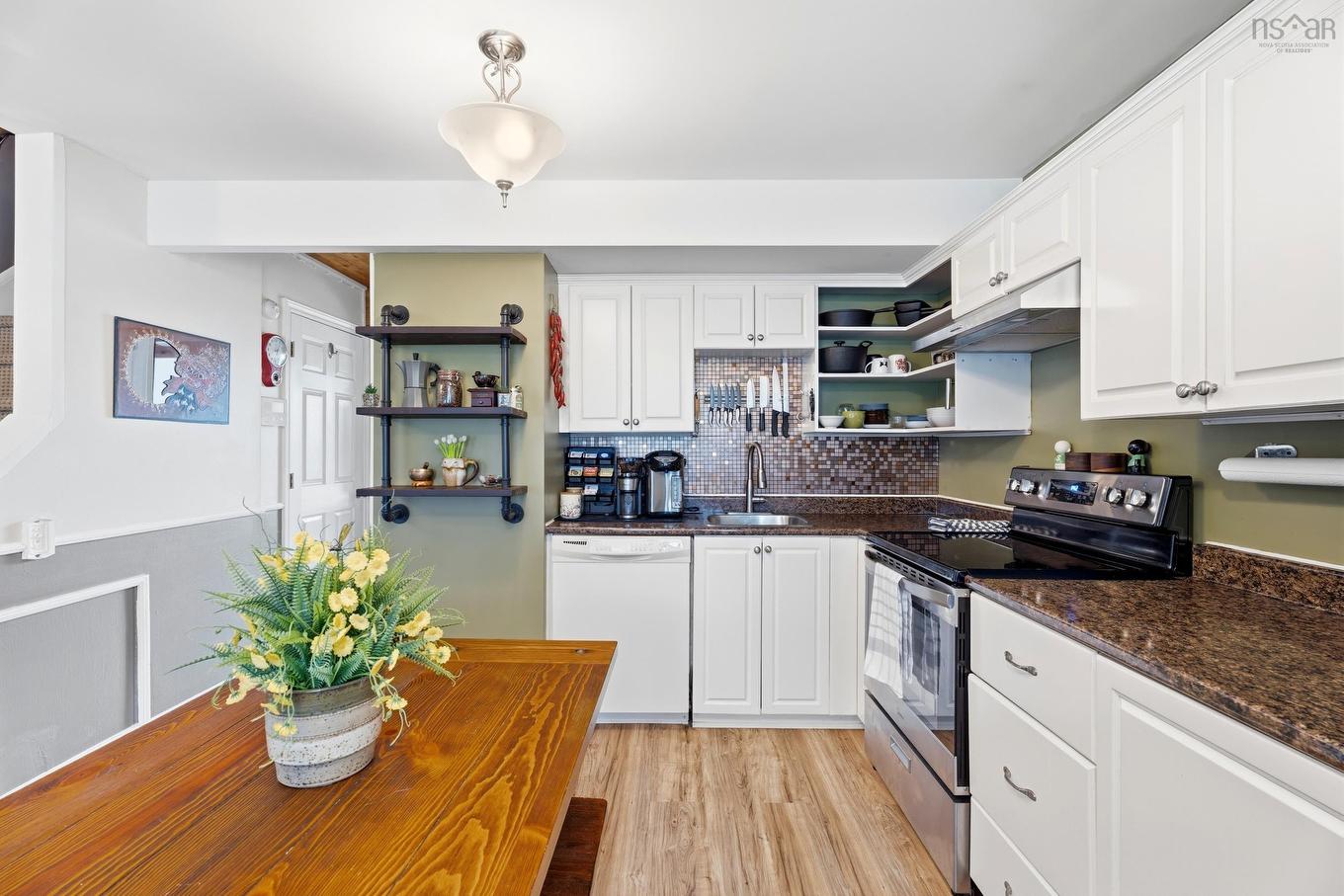103 Bromley Road, Halifax, NS - Indoor Photo Showing Kitchen