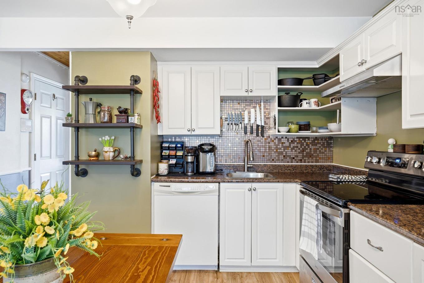 103 Bromley Road, Halifax, NS - Indoor Photo Showing Kitchen