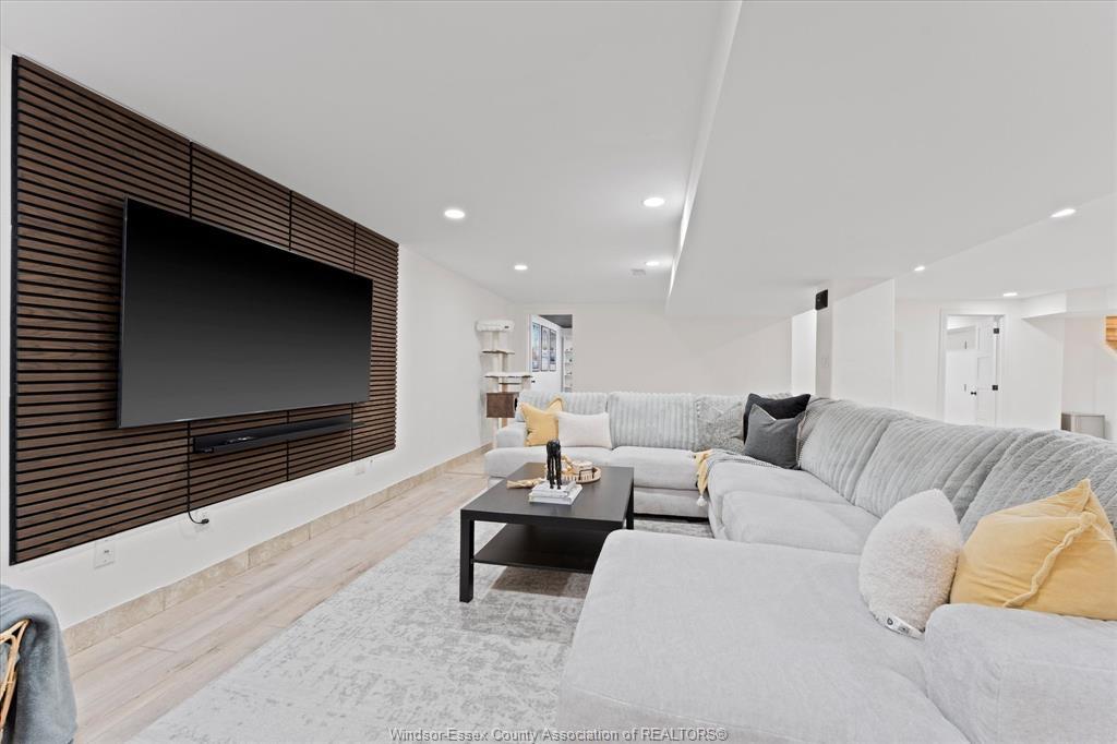 2689 Buttery Street, Windsor, ON - Indoor Photo Showing Living Room With Fireplace