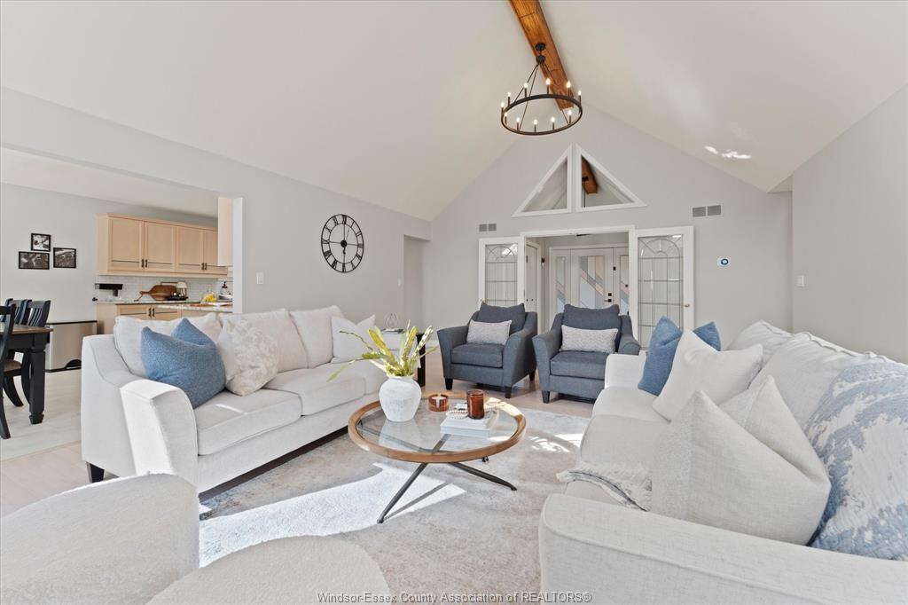 2689 Buttery Street, Windsor, ON - Indoor Photo Showing Living Room