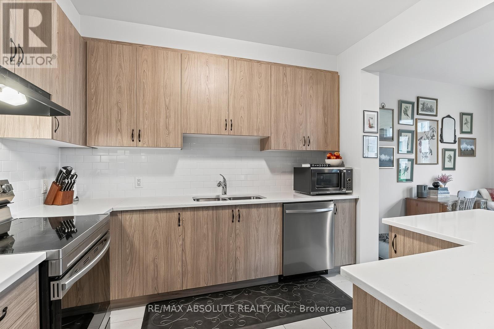 235 Billrian Crescent, Ottawa, ON - Indoor Photo Showing Kitchen With Double Sink
