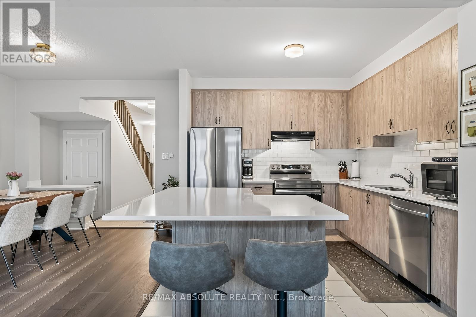 235 Billrian Crescent, Ottawa, ON - Indoor Photo Showing Kitchen With Upgraded Kitchen